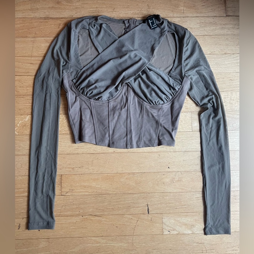 Mauve crisscross front top